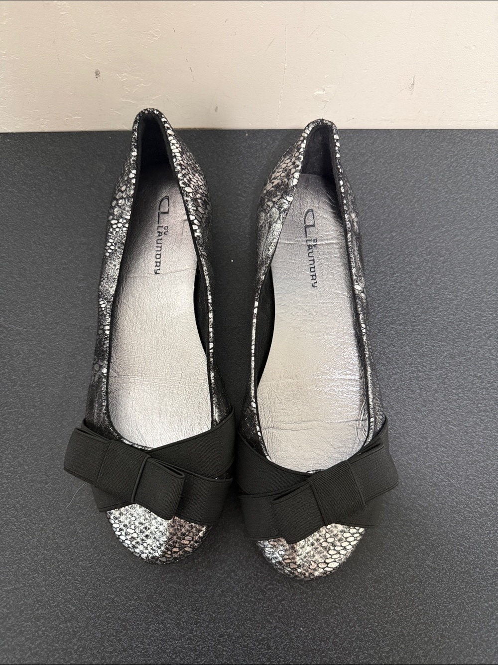 CL by Chinese Laundry Black and Silver Snake-Print Bow Flats Y2K